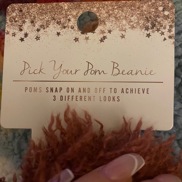 interchangeable pom pom beanie - Picture 5 of 5